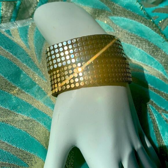 Pair of gold and silver mesh Velcro bracelets, fun accessory - Picture 1 of 5